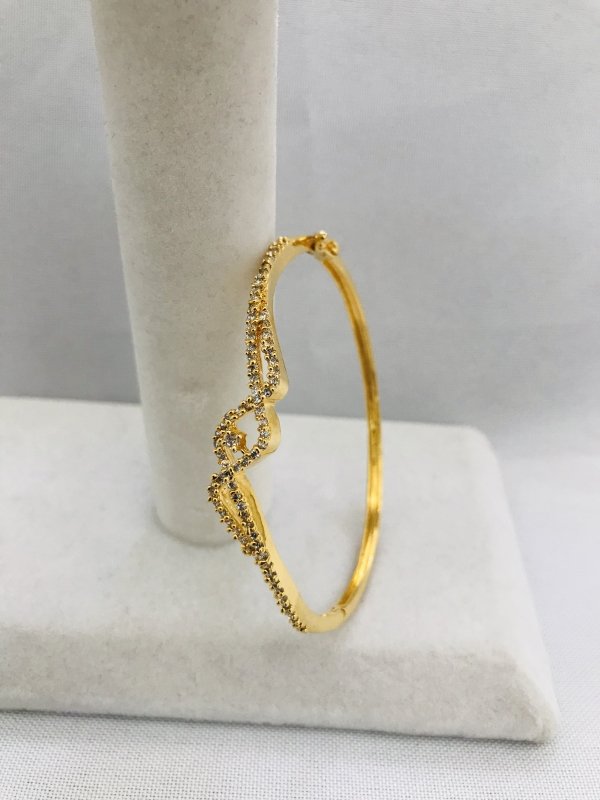 Elegant cz stones bracelet - Globus Fashions