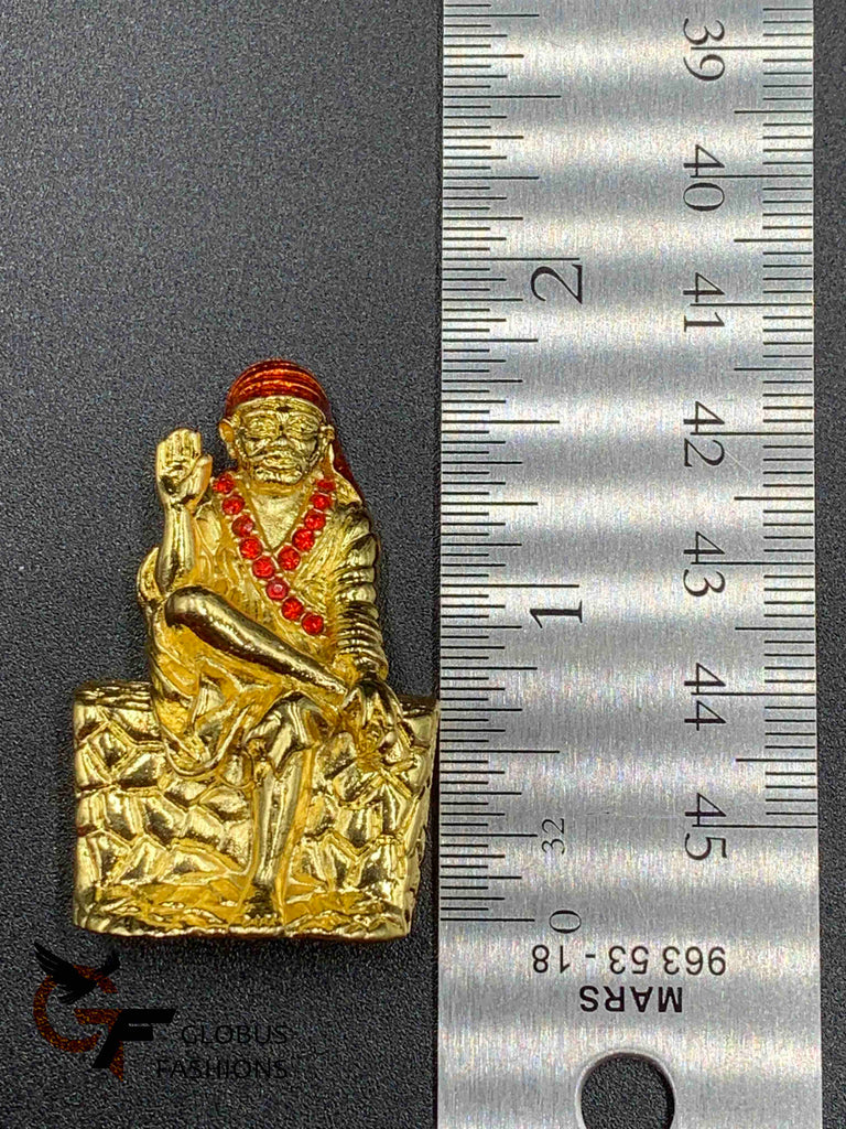 Small gold Saibaba car idol