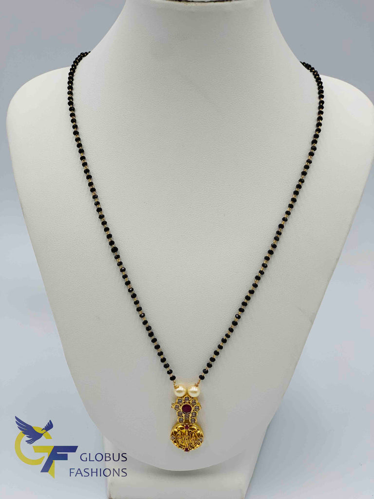 Ram Parivar small pendant with a single line black diamond beads chain