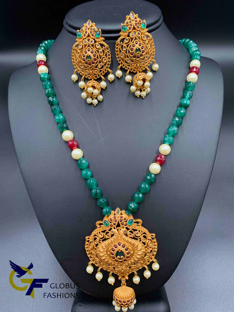Multicolor stones antique pendant set with emerald beads chain