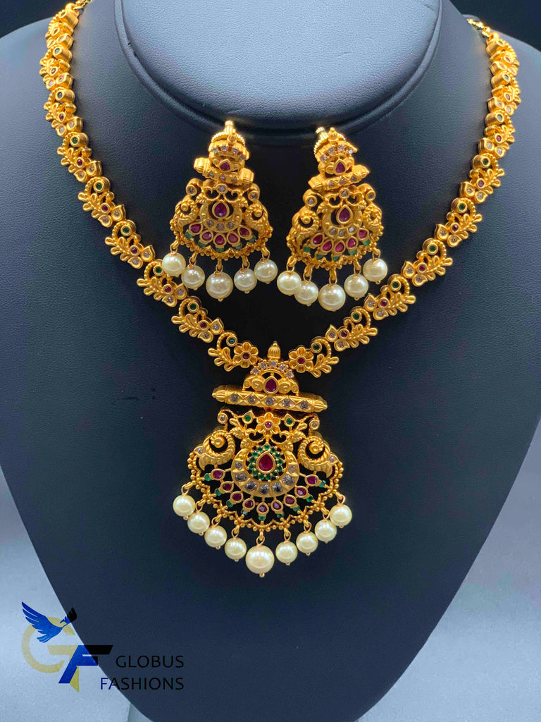 Beautiful and traditional multicolor stones with pearls short necklace